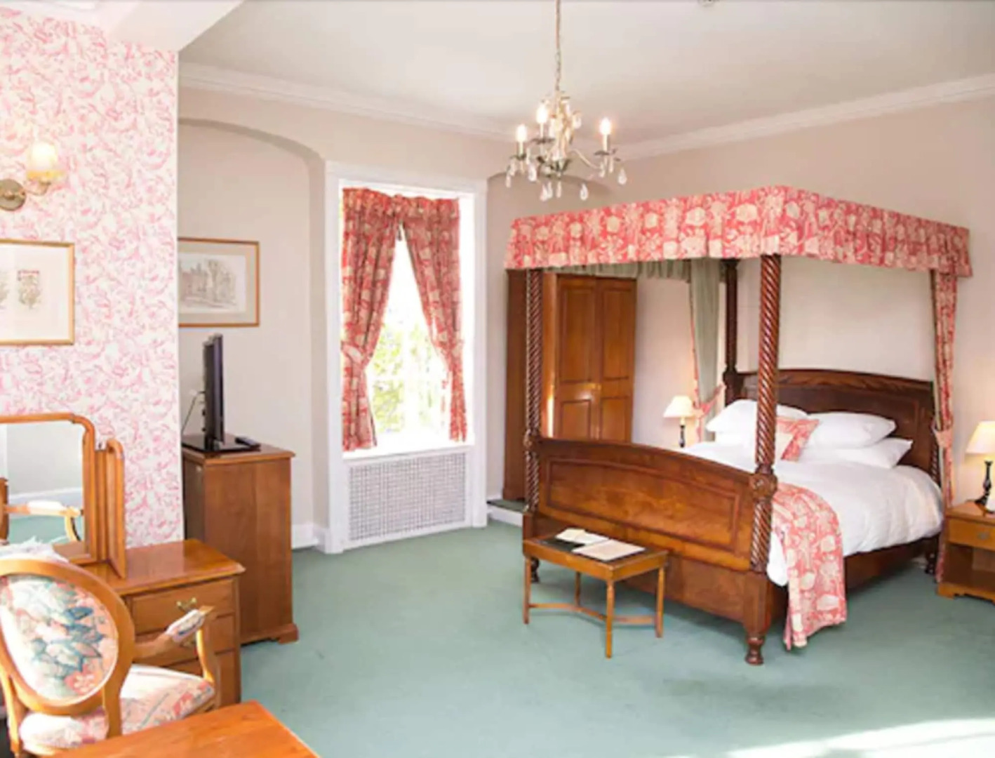 Woodland Manor Hotel