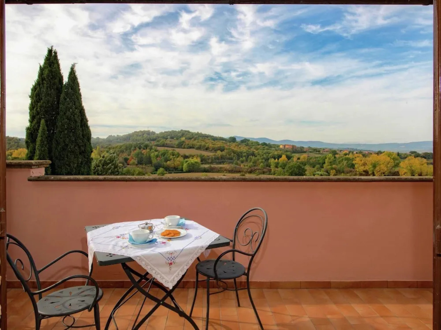 Villa in Citta Della Pieve Near Lake