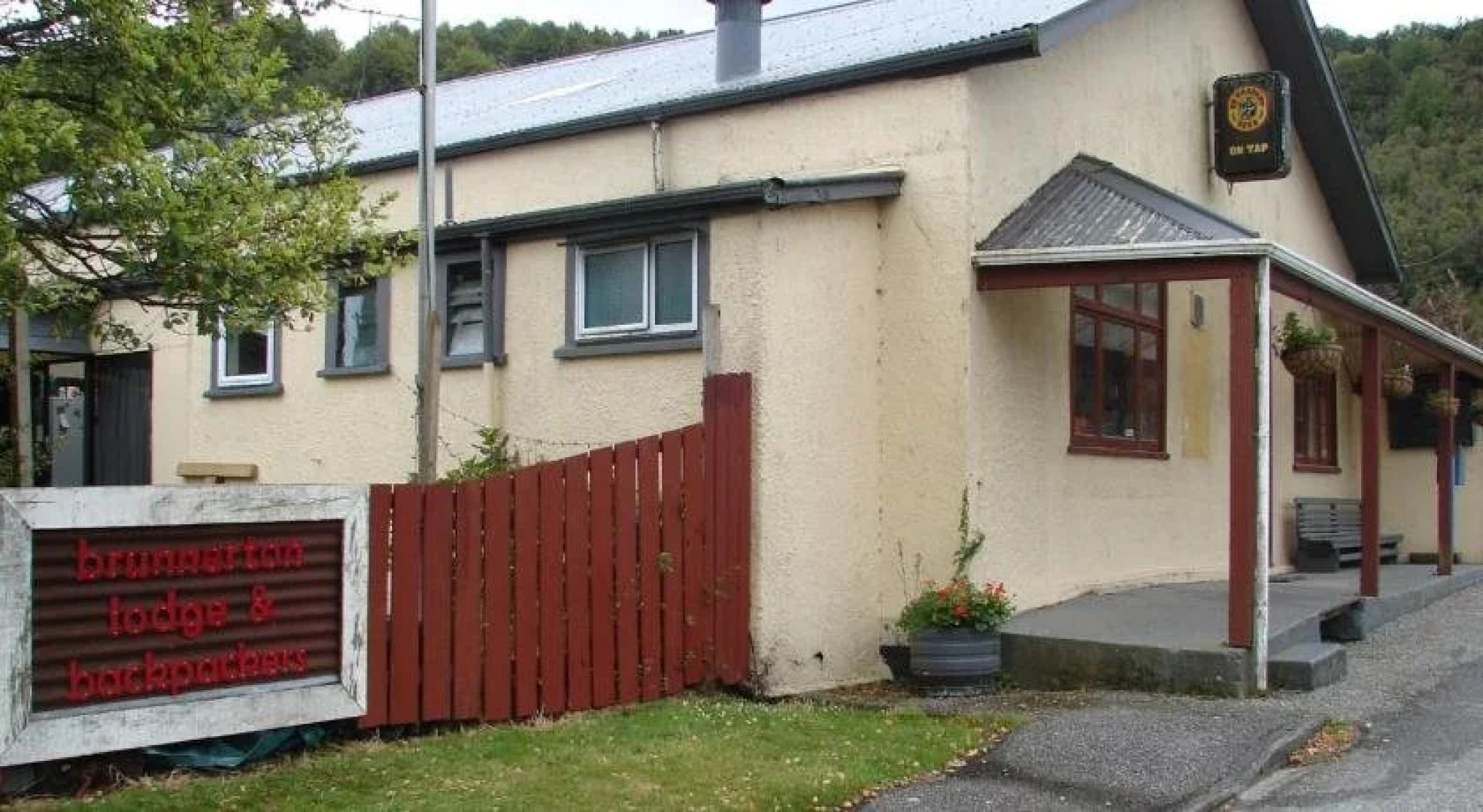 Brunnerton Lodge and Backpackers