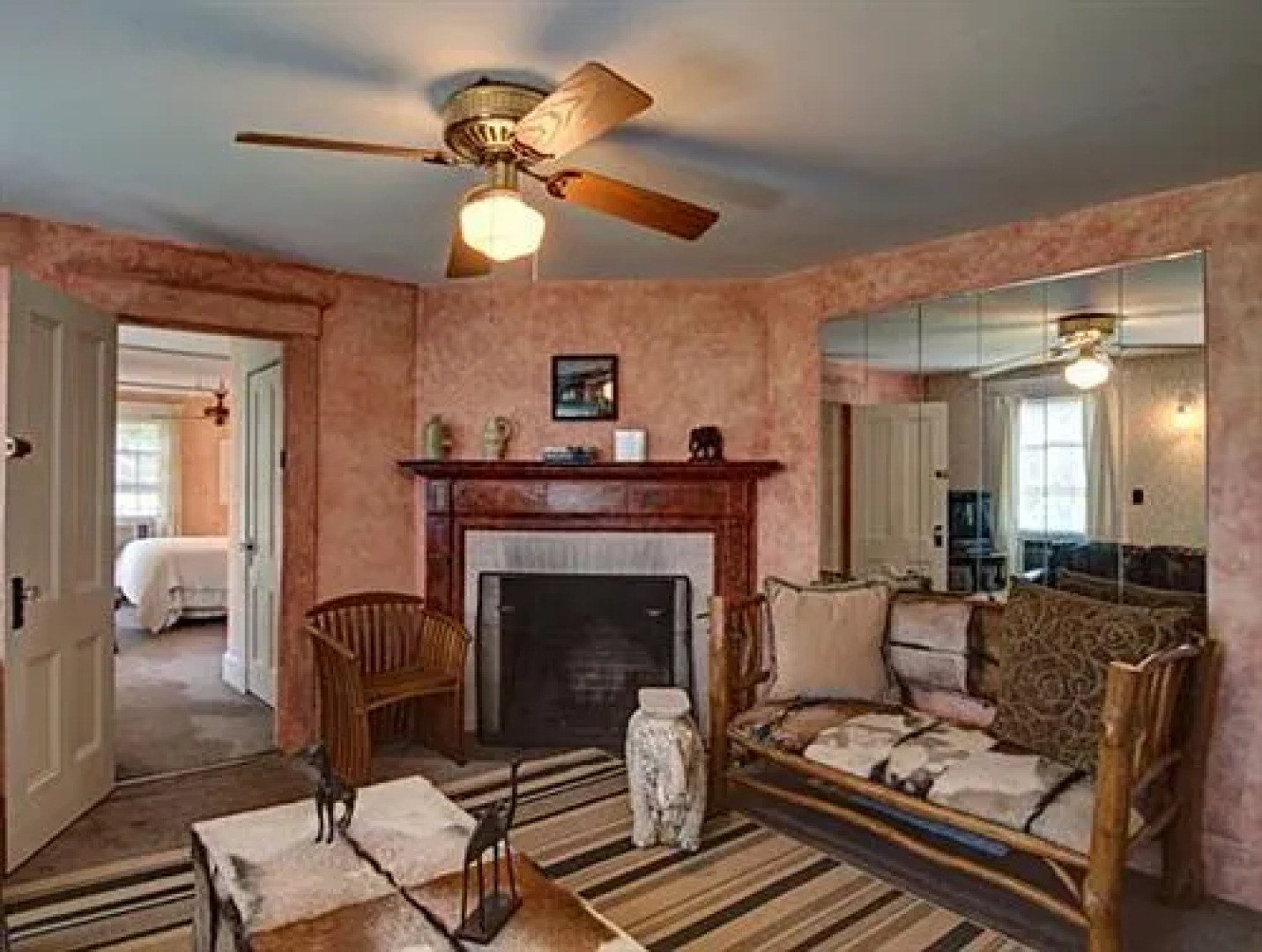 Village Latch Inn Hotel