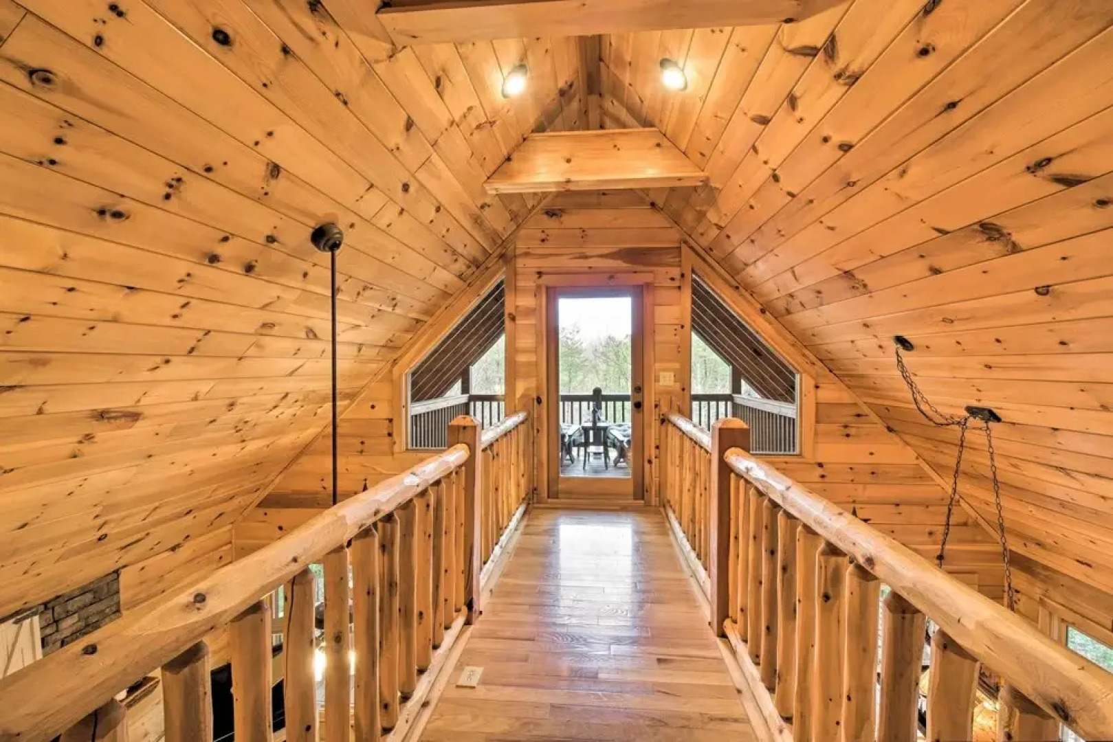 'long Pine Ridge' Cabin w/ Luxury Amenities!