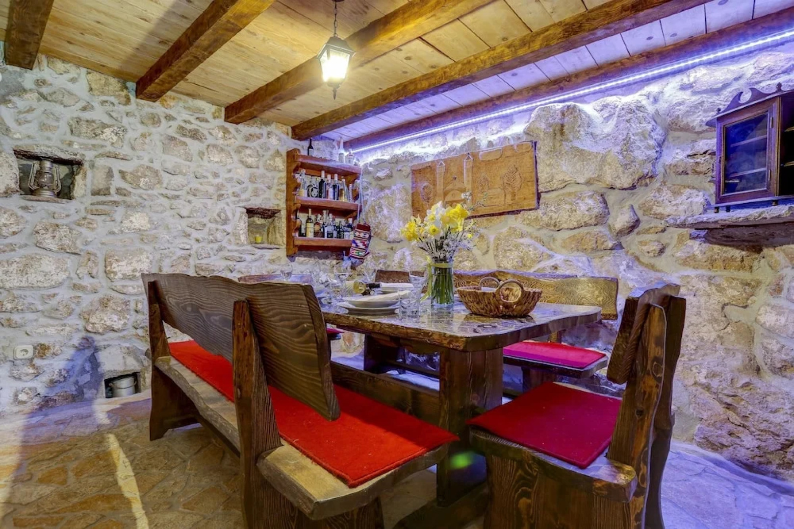Rustic Stone House Bajeli with Jacuzzi