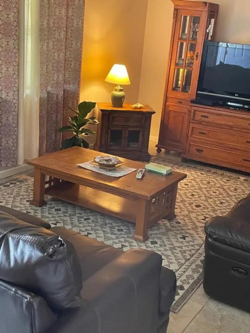 House 3 blocks to the beach