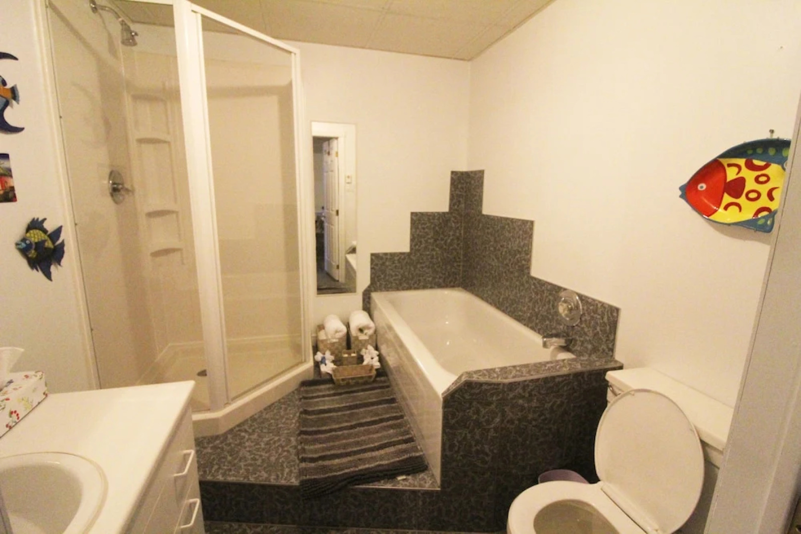 Room in Guest Room - Gandhi Very Large Room Decorated in Indian Style, Office Space and Sofa