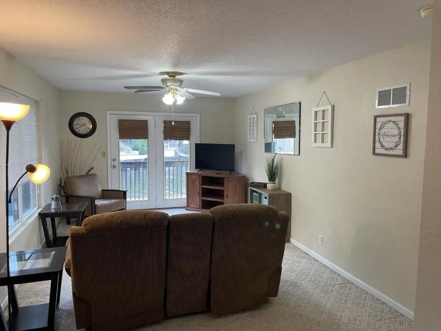 Lake Vacation Home 4 bedrooms 3 baths boat dock slip on the Lake