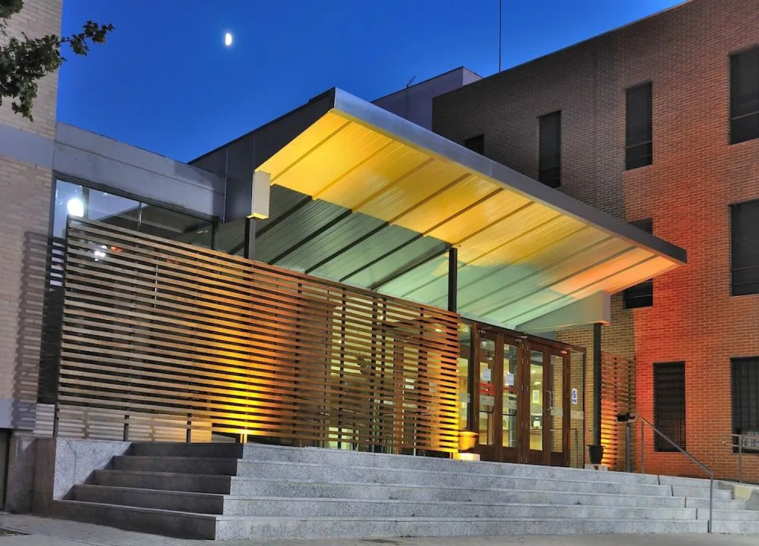 Residencia Universitaria Resa Giner de los Ríos - Hostel