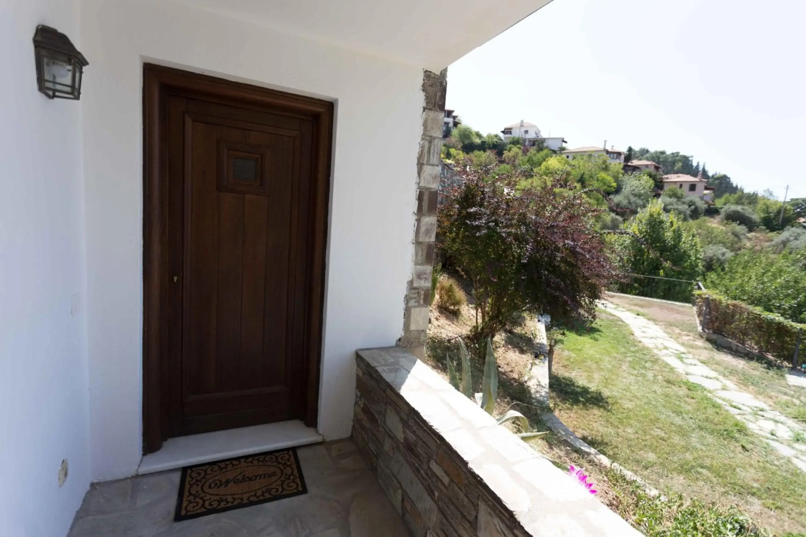 Tranquil Infinity Pool Getaway (private jacuzzi and steam bath, pool, garden, sea and city views)