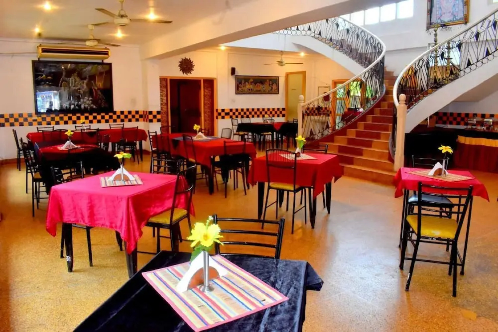 Cosy Hotel And Restaurant