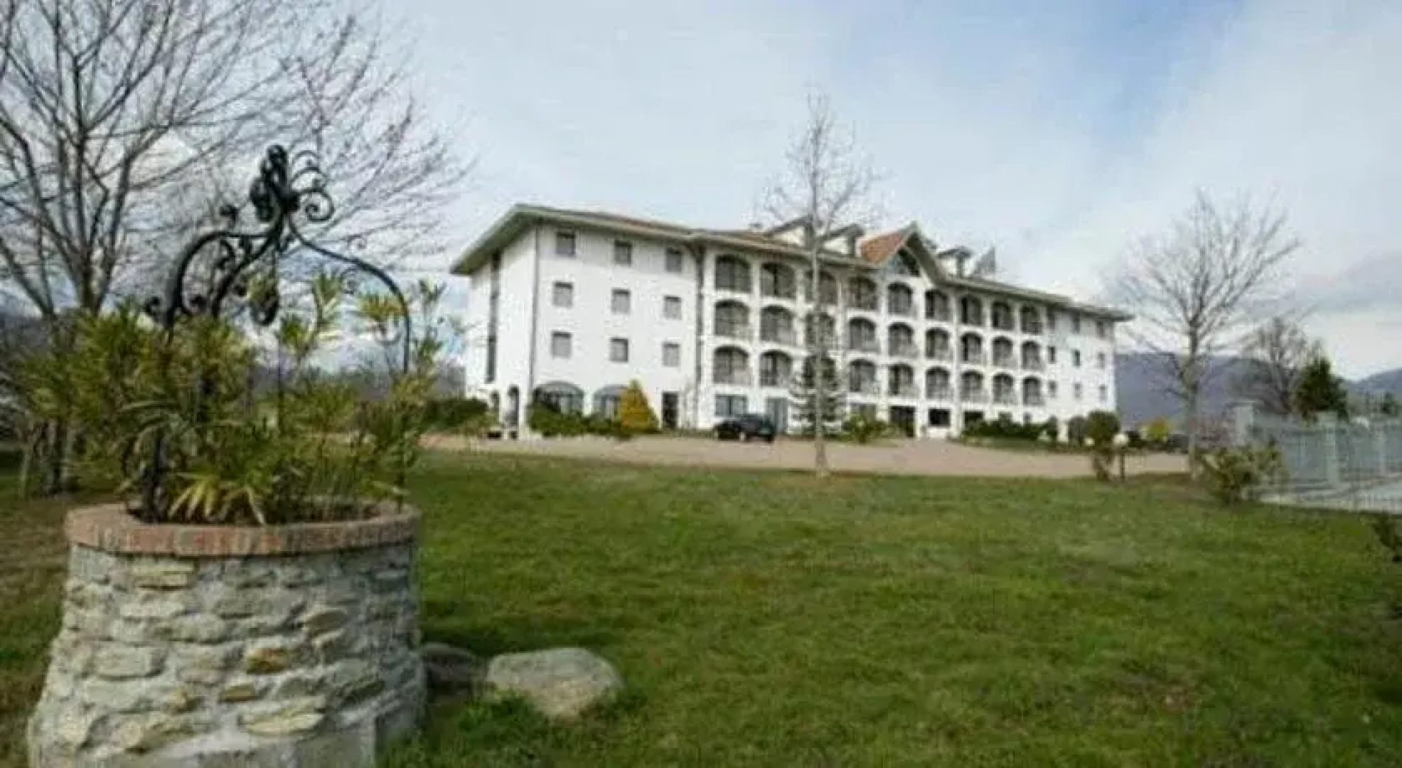 River Hotel