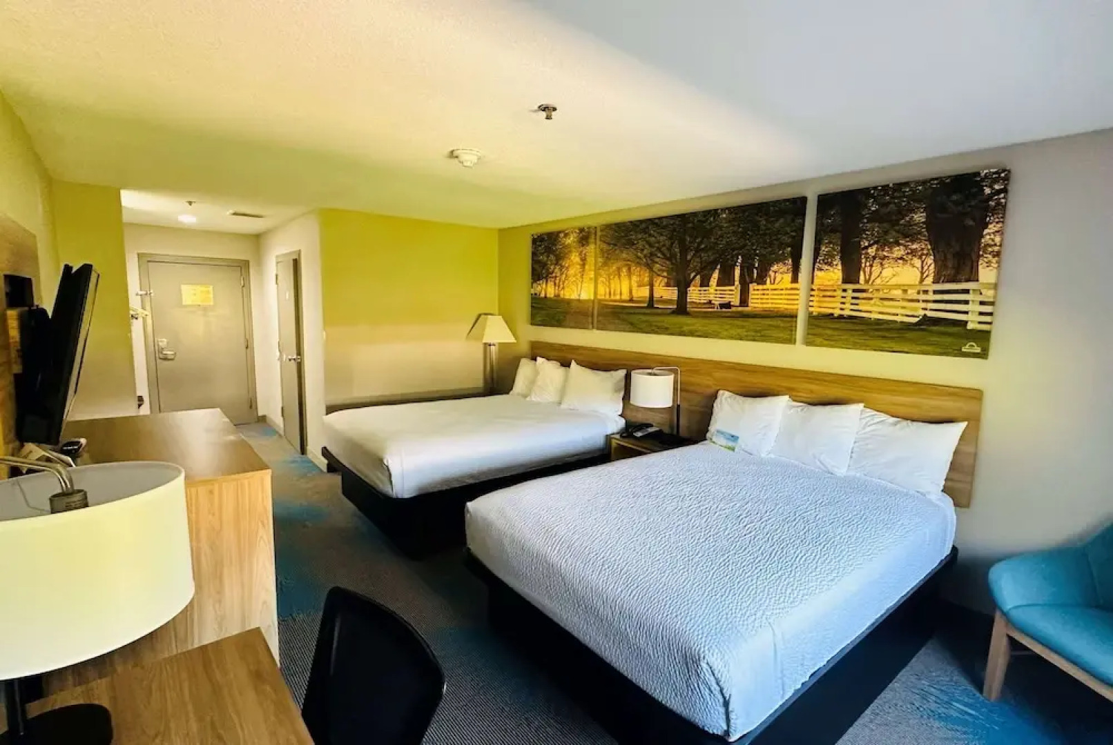 Days Inn & Suites by Wyndham Wynne