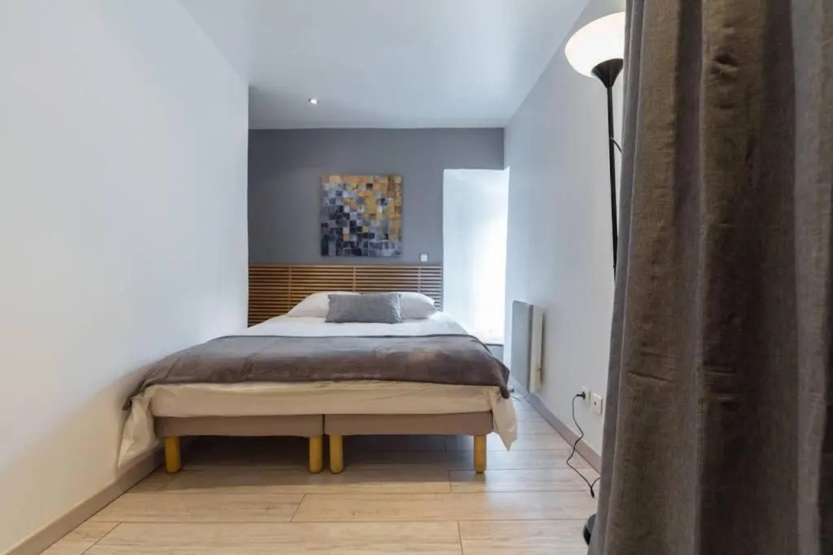 ★ Quiet Old Town Apt with AC, 5min Walk to Beach ★