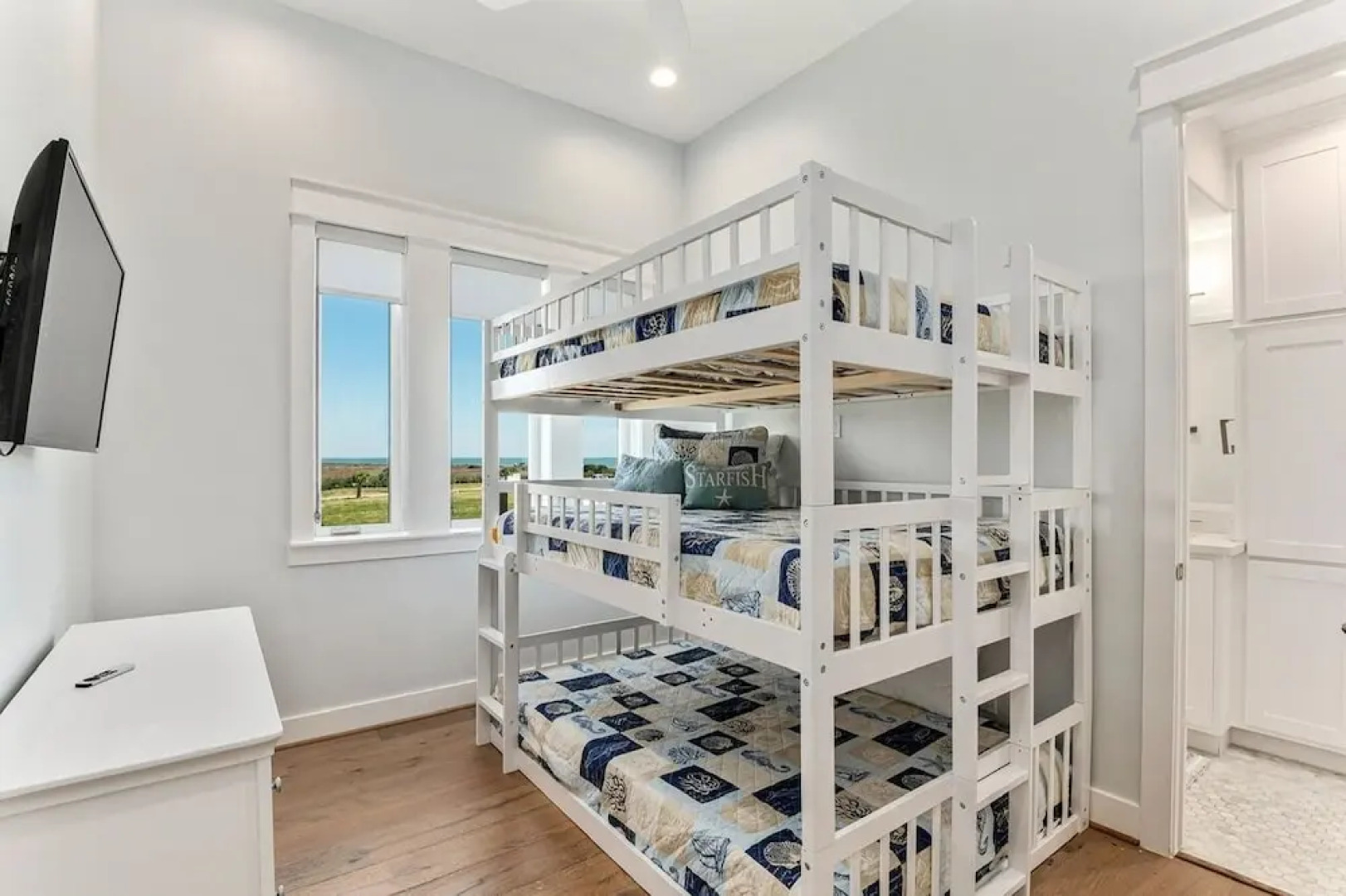 Paradise By The Sea 4 Bedroom Home by RedAwning