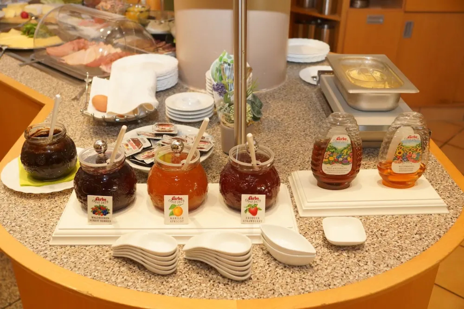 Warias Hotel & Restaurant