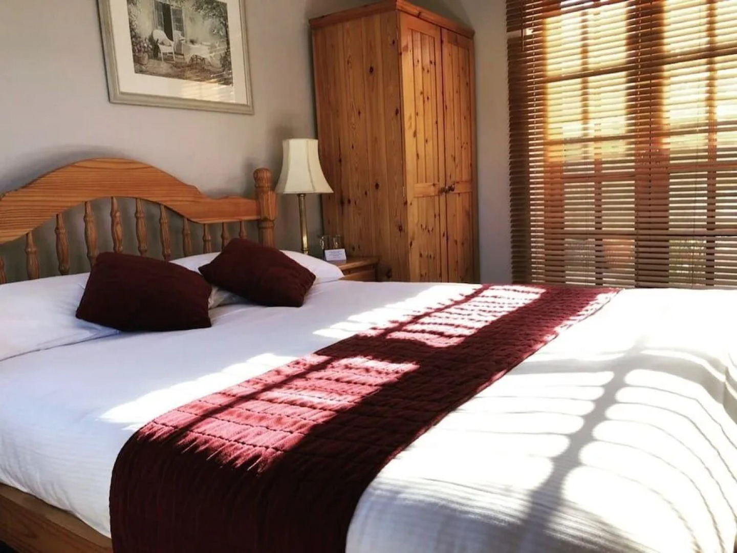 The Horseshoe and Castle