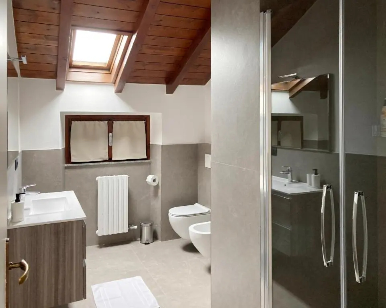 Gorgeous large apartment in mountains