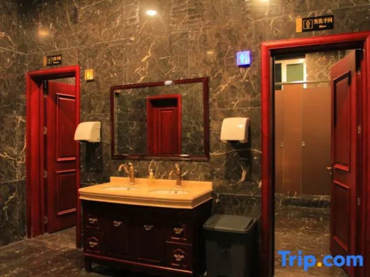 Yinlong International Hotel