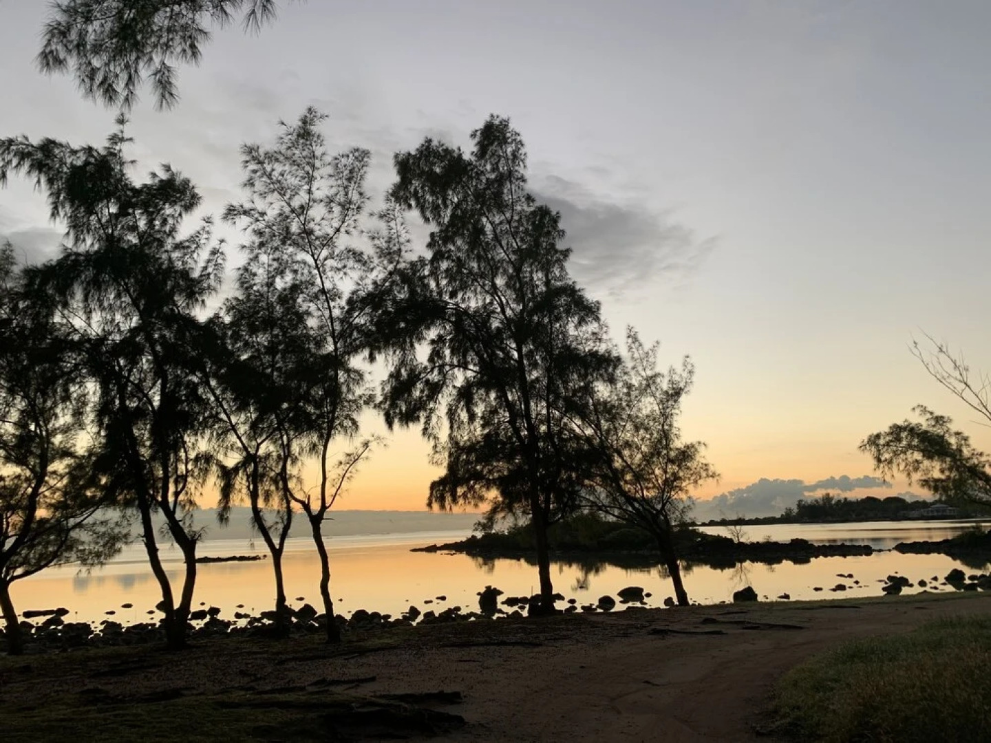 Luxury beachfront villa with private pool and cozy Pavillon with private jacuzzi on rooftop terrace