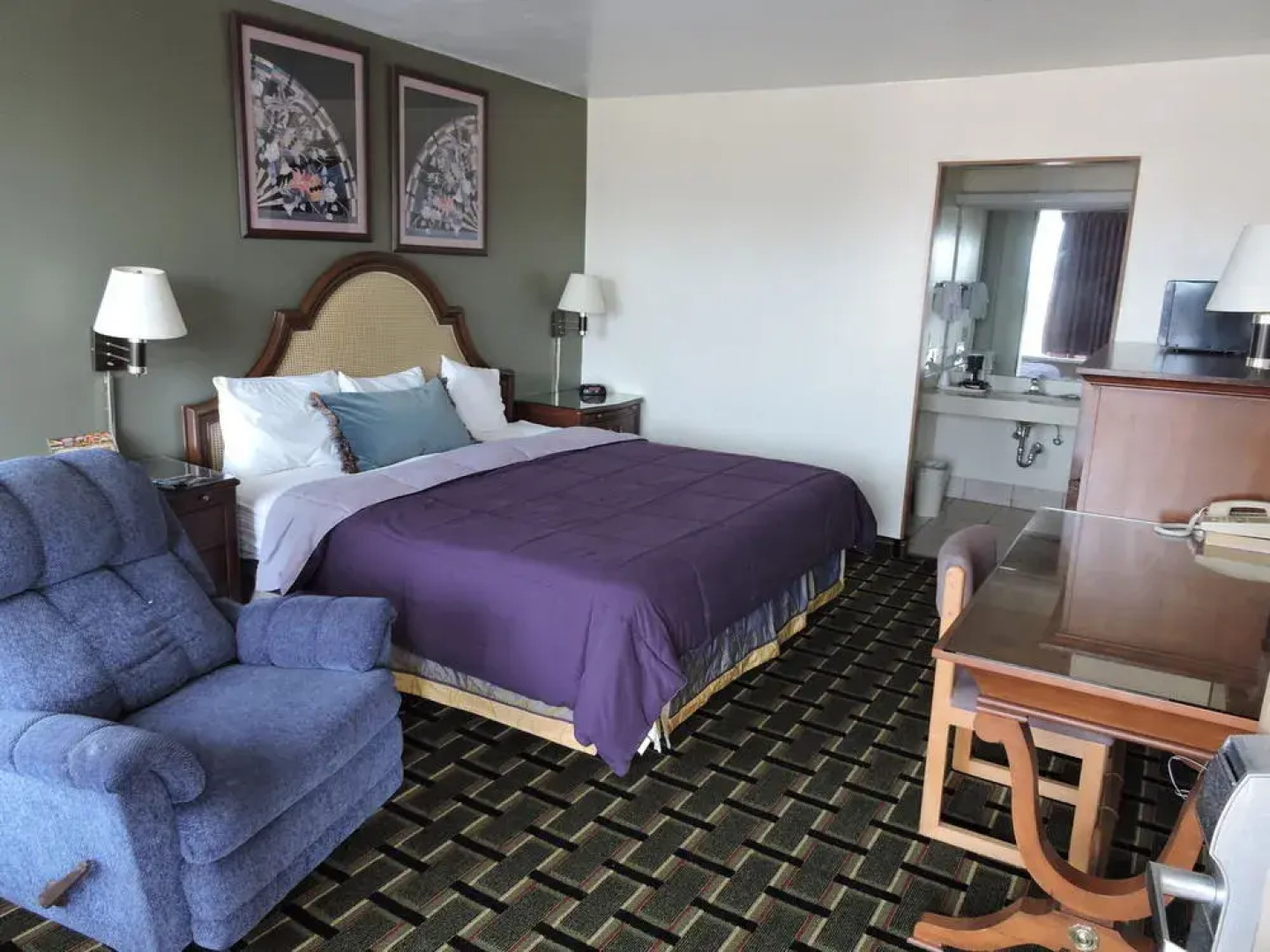 Budget Host Hutchinson