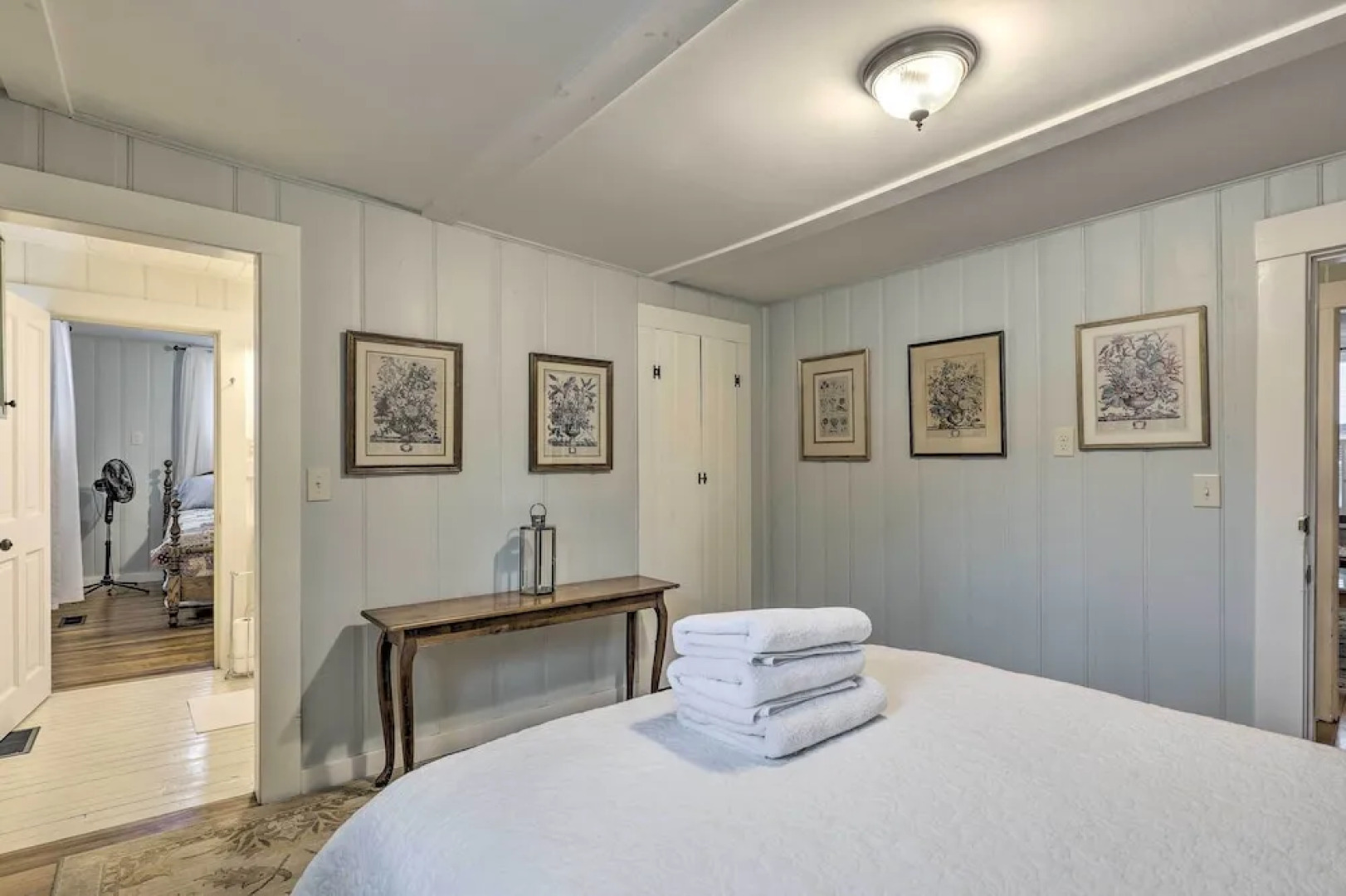 Charming Sutton Cottage: Walk to Lake & Farm!