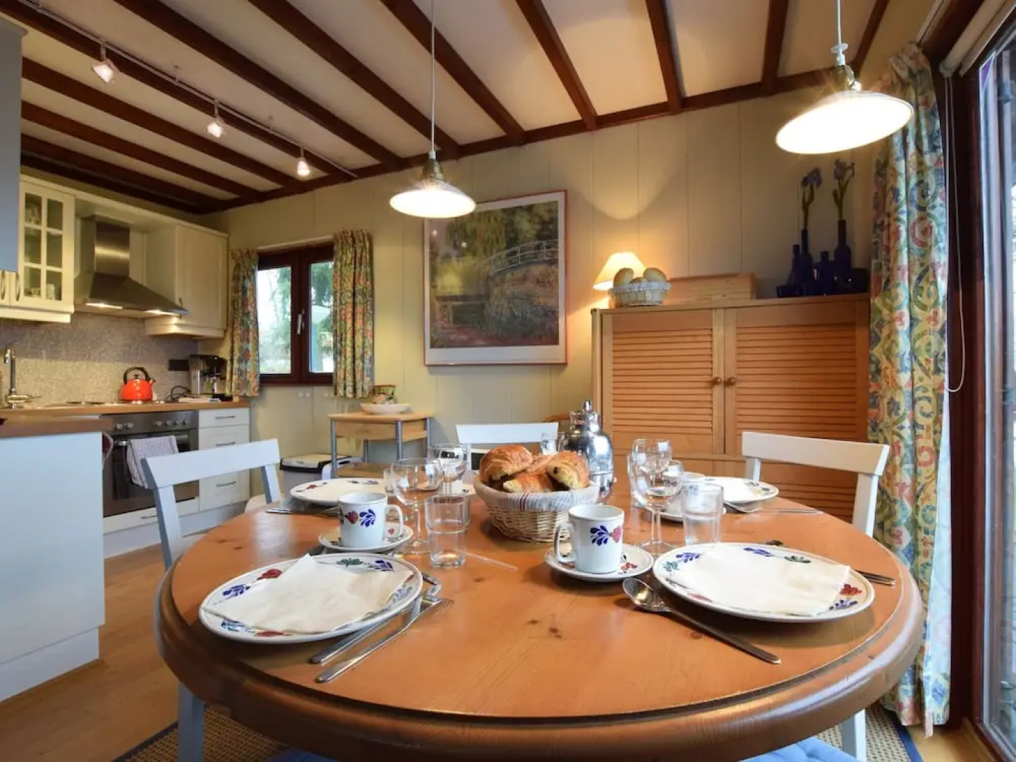 Comfortable Cottage Near Lake Cherapont