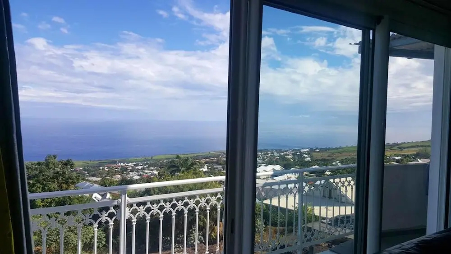 House With 3 Bedrooms in Sainte Anne, With Wonderful Mountain View and Furnished Terrace Near the Beach