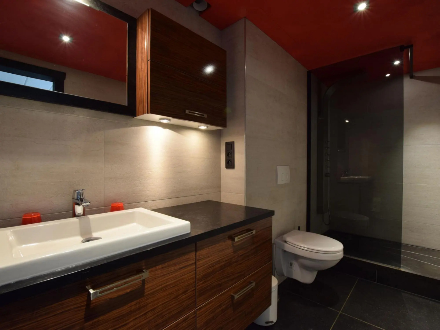 Spacious Holiday Home La Roche-en-Ardenne with Pool