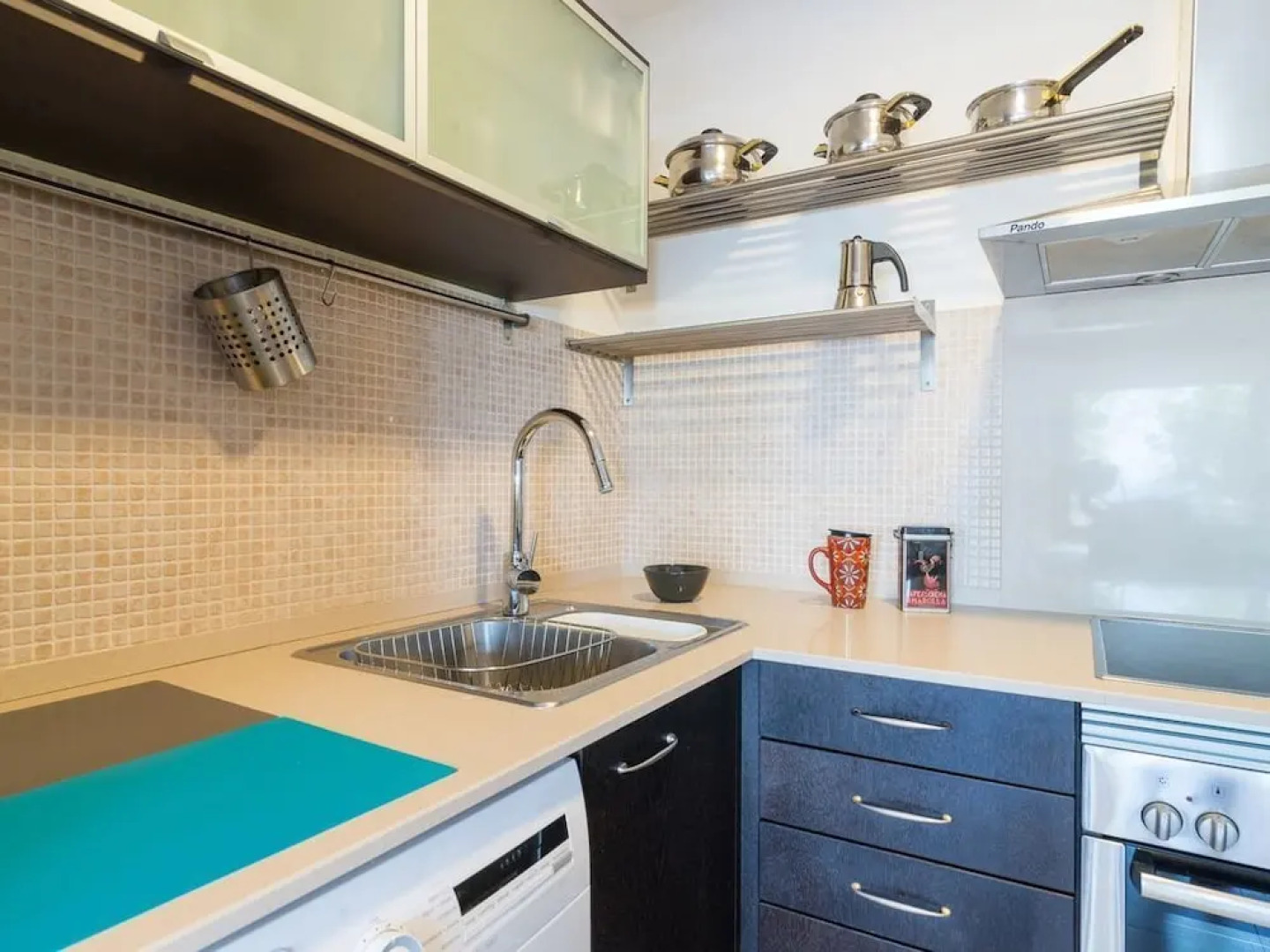 Beachfront studio 20 mins to bcn center