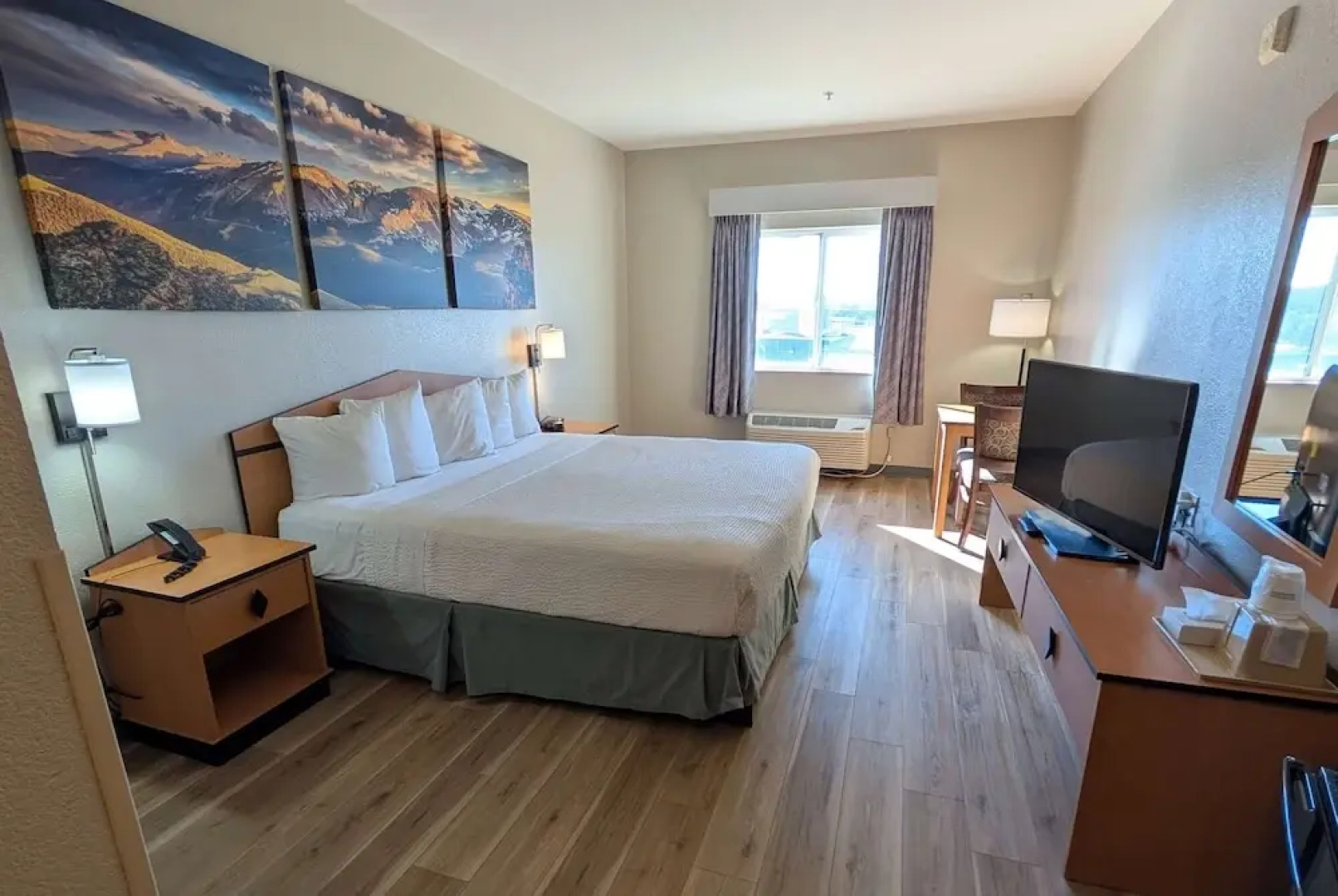 Days Inn & Suites Castle Rock