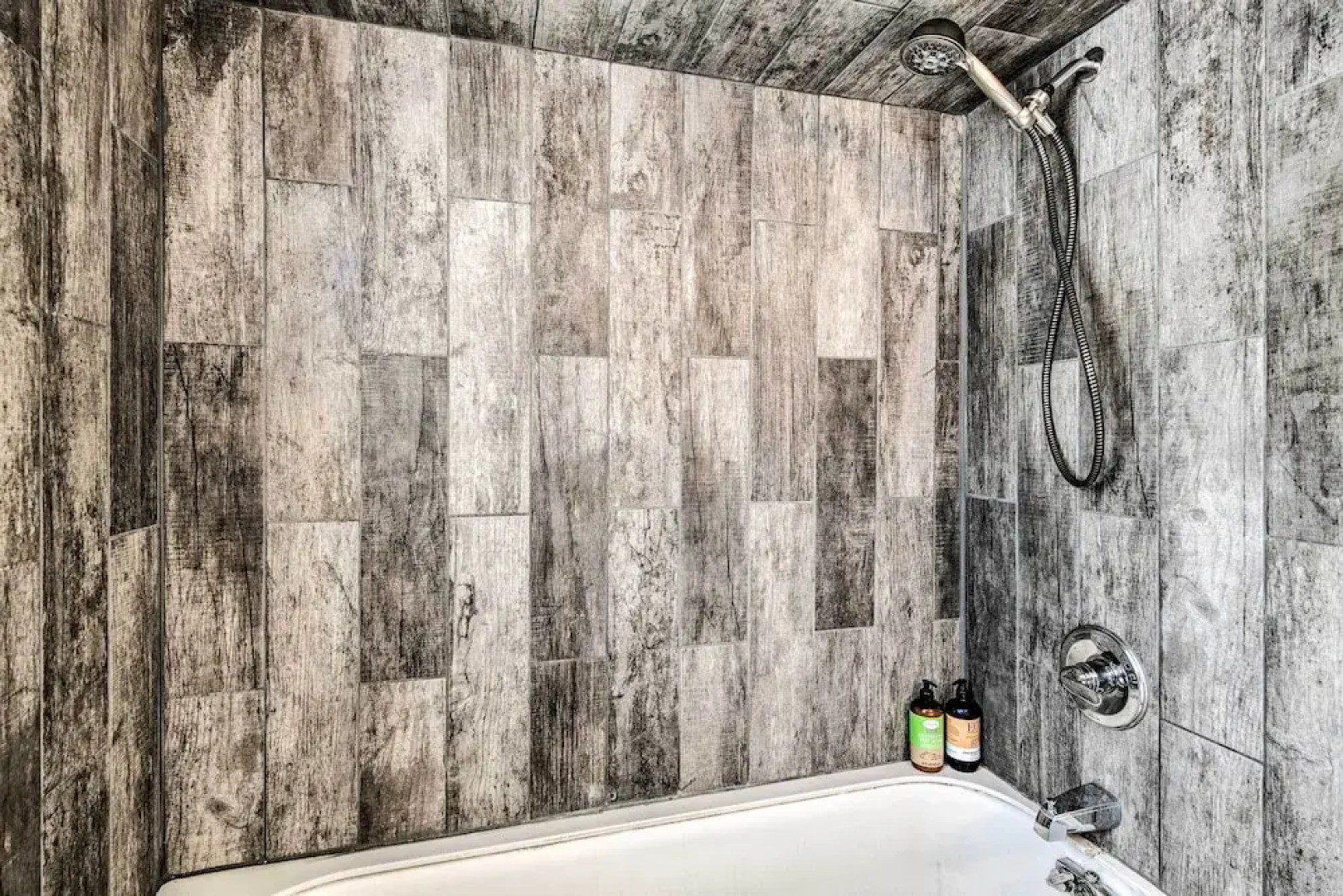 Kik-n-bak Cottage w/ Beautiful Mountain View