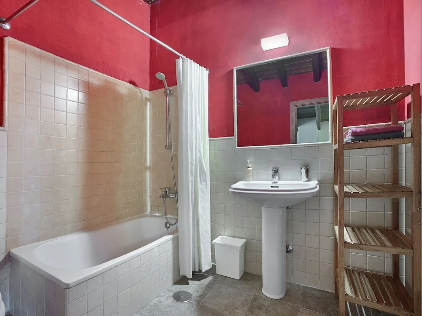 Beautiful Rural House With Pool Near the Beach and the Mountains