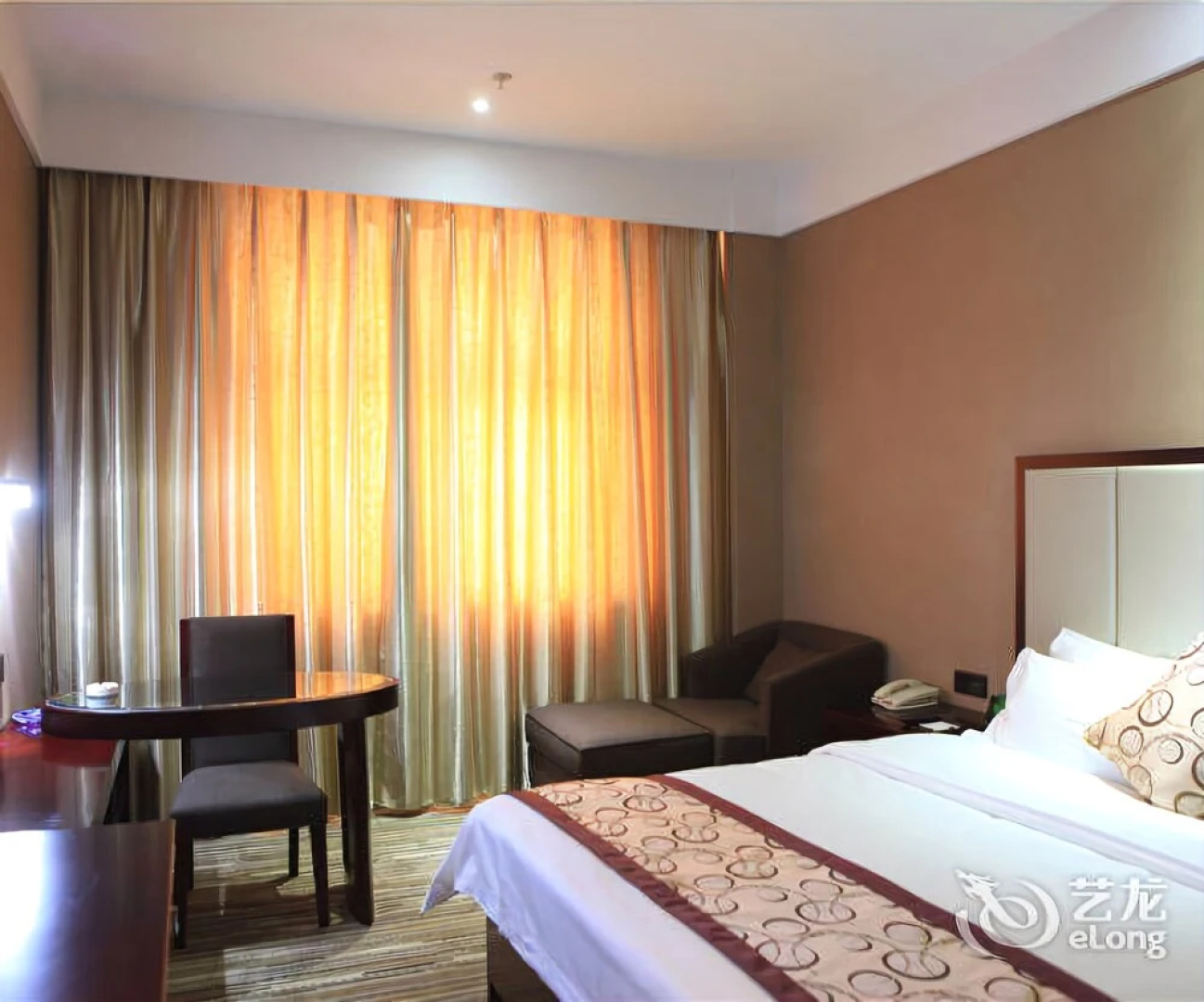 Wuhan Jiutong Haiyuan Hotel