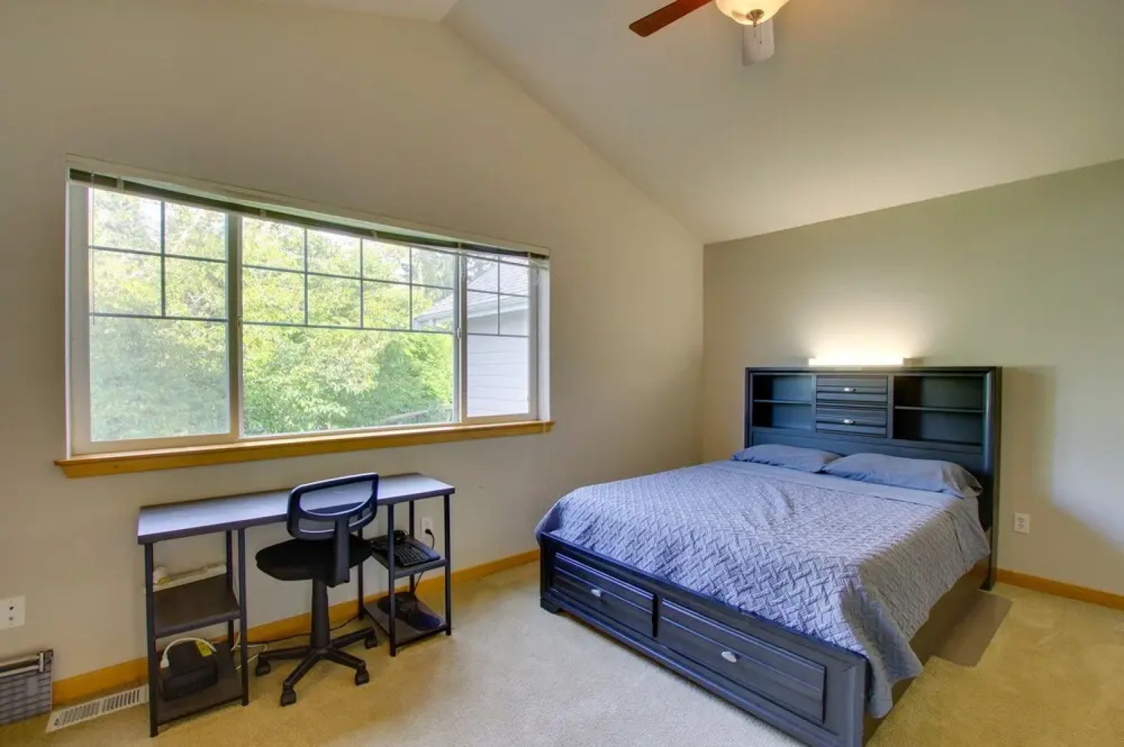 Charming Everett Townhome - 3 Mi to Downtown!