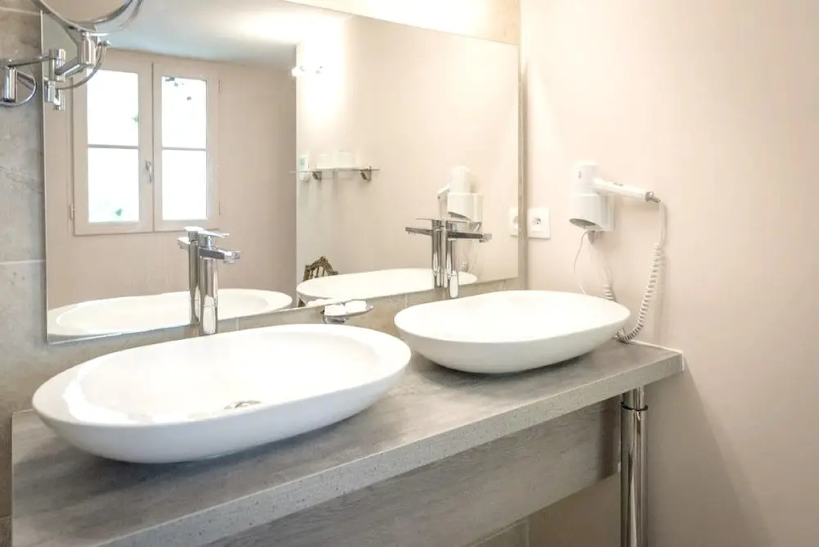 House With 2 Bedrooms in Gennes Val de Loire , With Enclosed Garden and Wifi