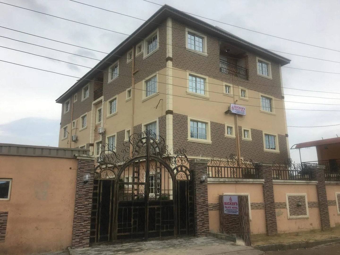 Bucker's Palace Hotel