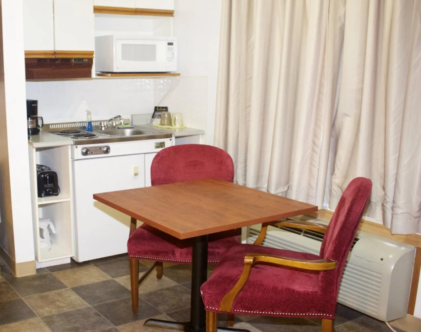 Moonlight Inn and Suites