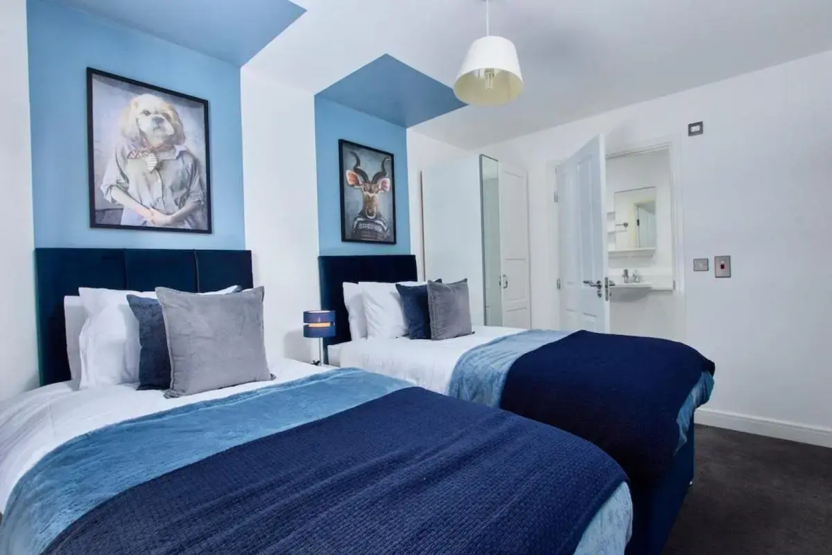 Stunning 4 Bedroom House - Parking And Garden