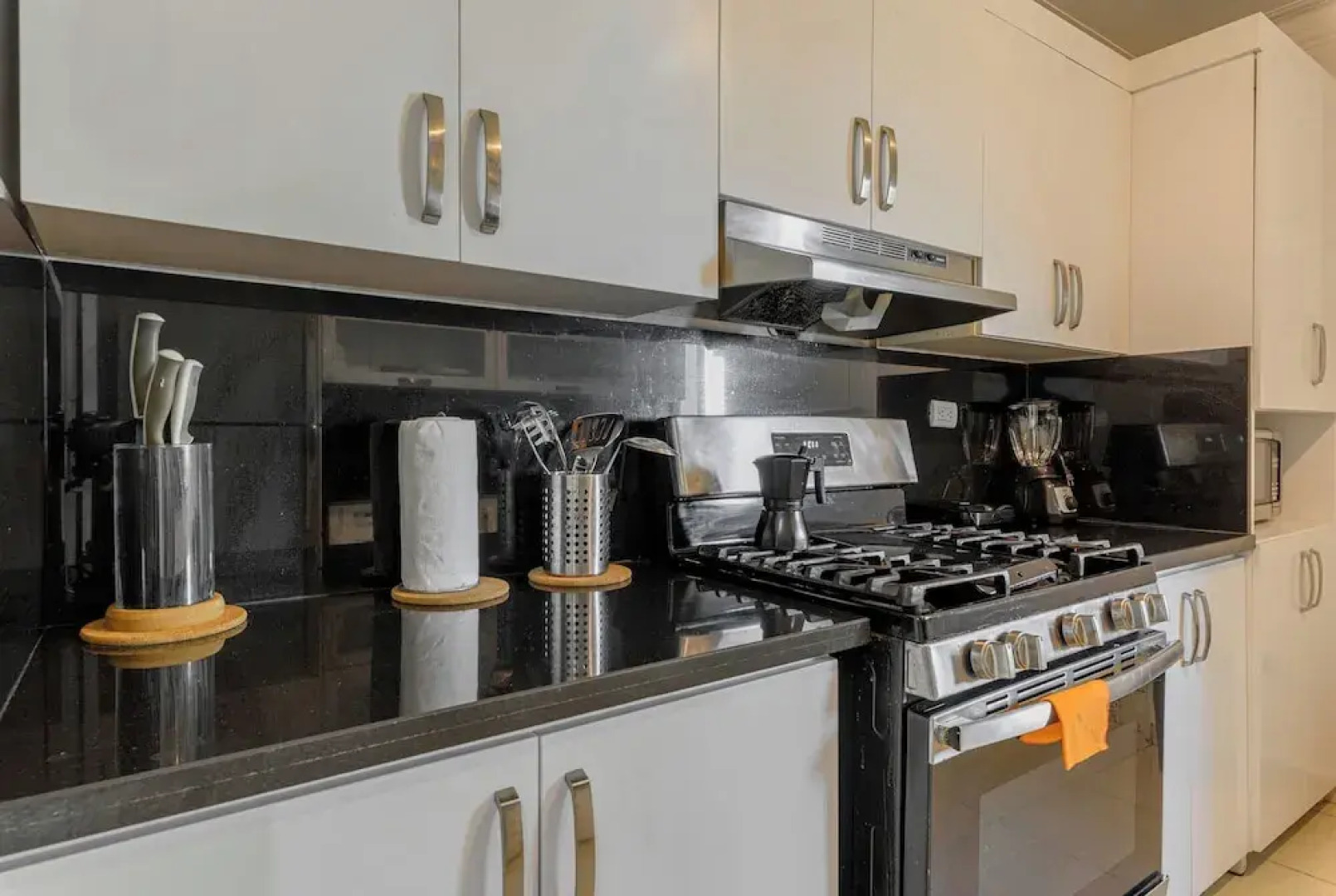 Oceanfront Condo in Ave. España Sleeps 8