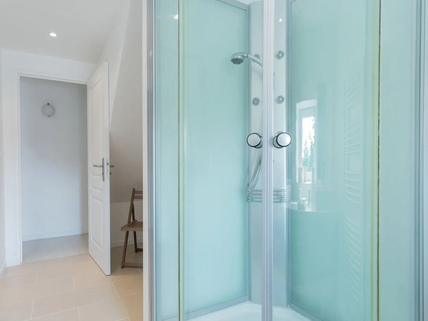 Luxury Holiday Home With Lawn in Beaumont-en-véron Near Chinon