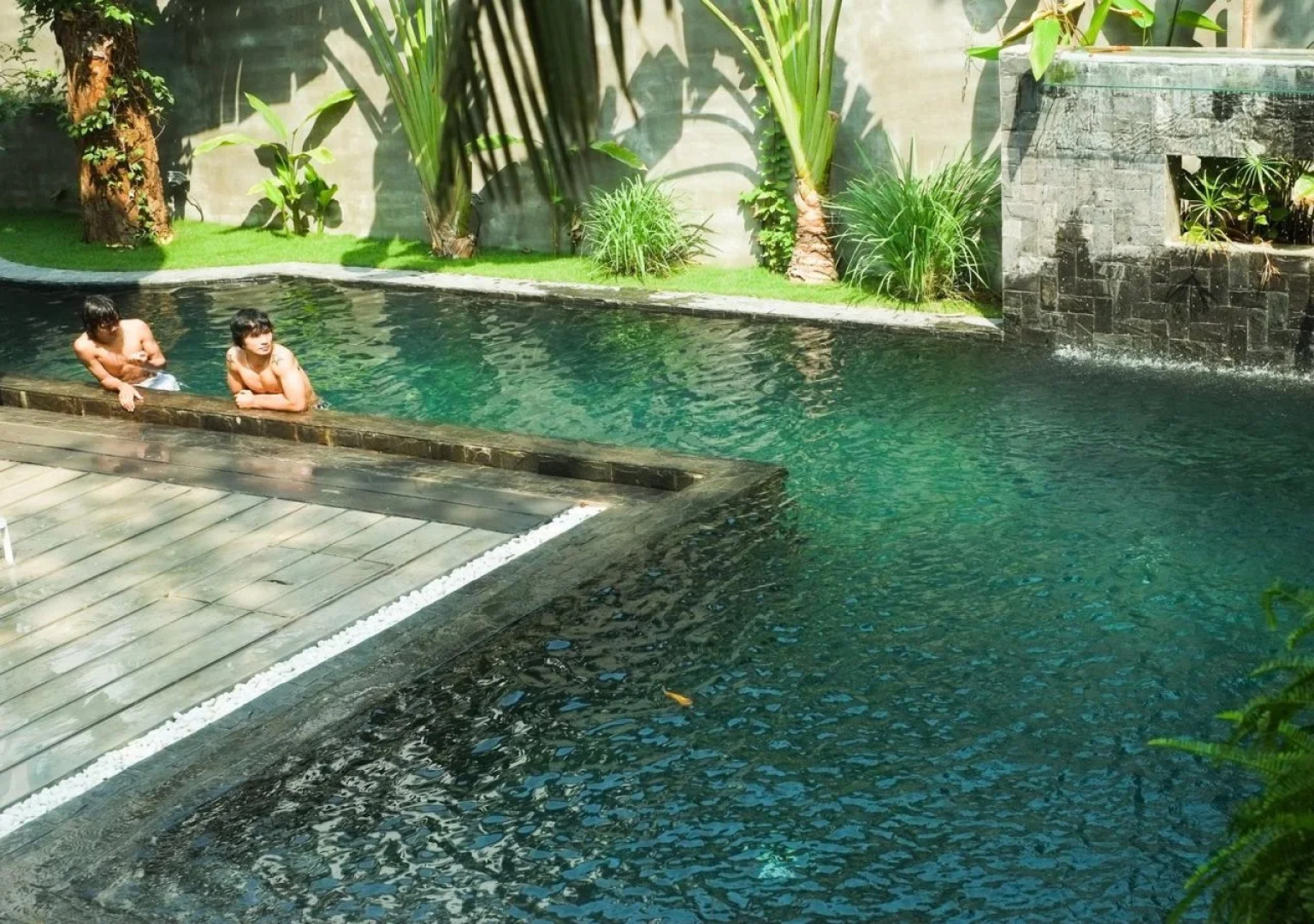 Arthur&Paul - Caters to Men