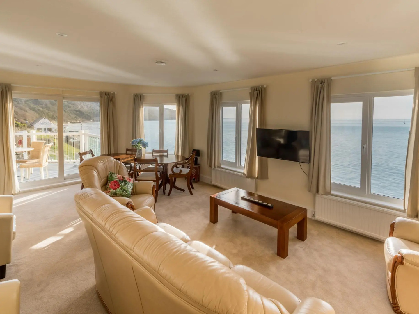 Observation Apartment On The Beach