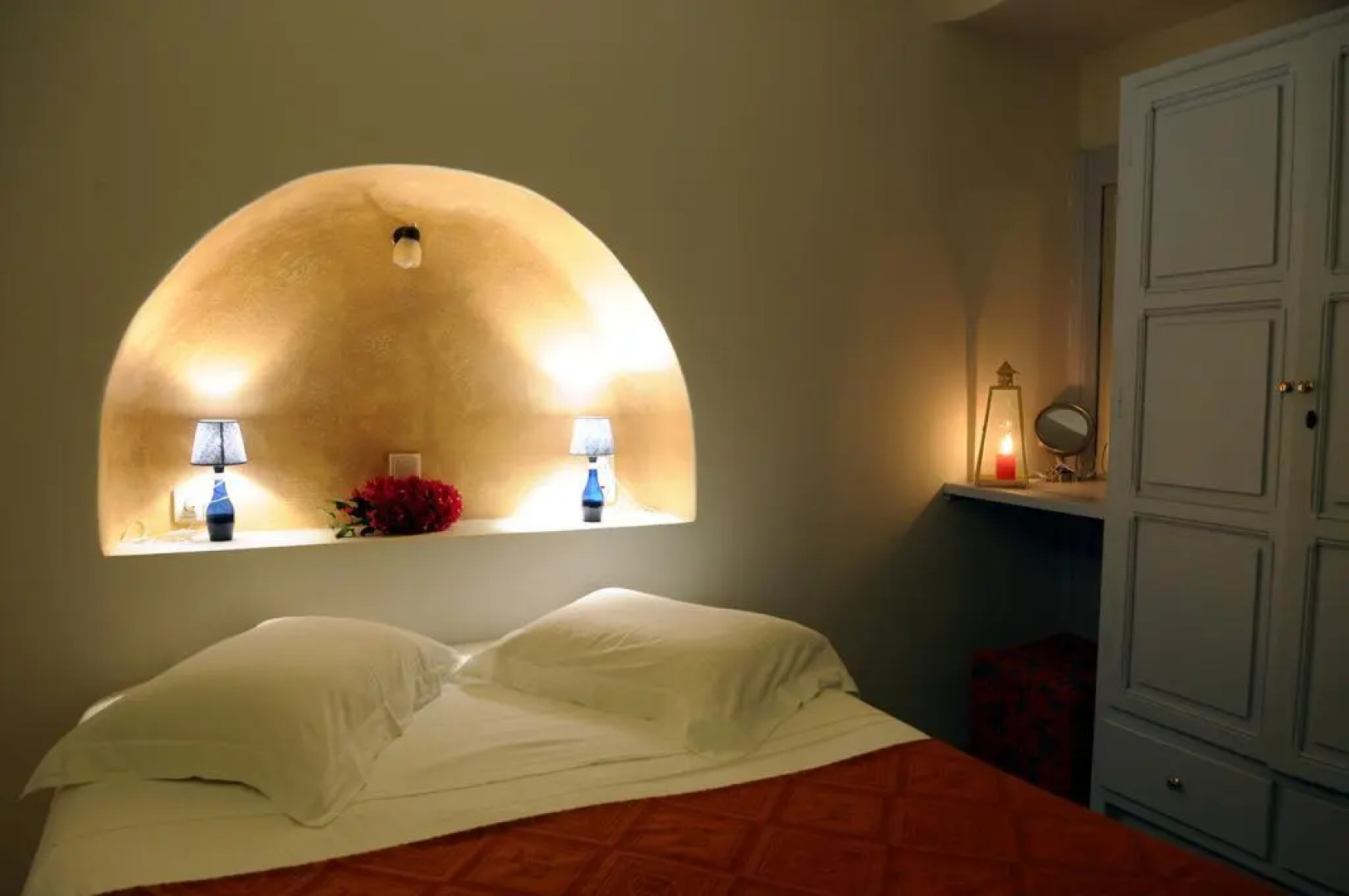 Haraki Studios & Apartments