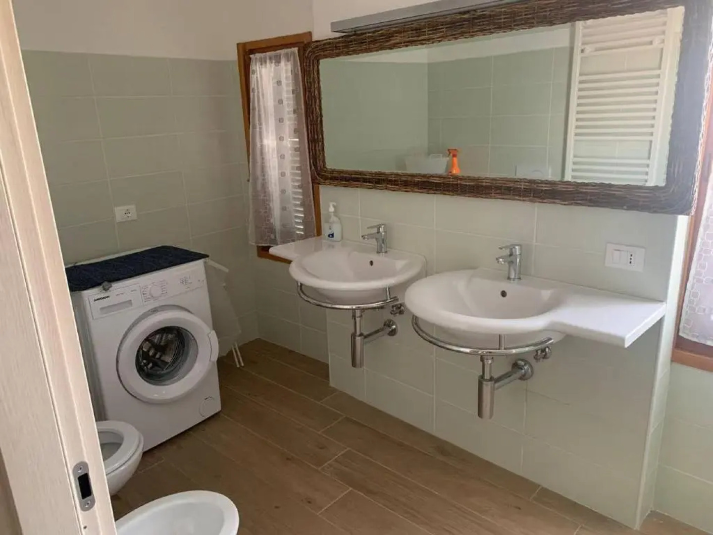 Casa indipendente su due livelli in Liguria-vista mare 6-7 Posti