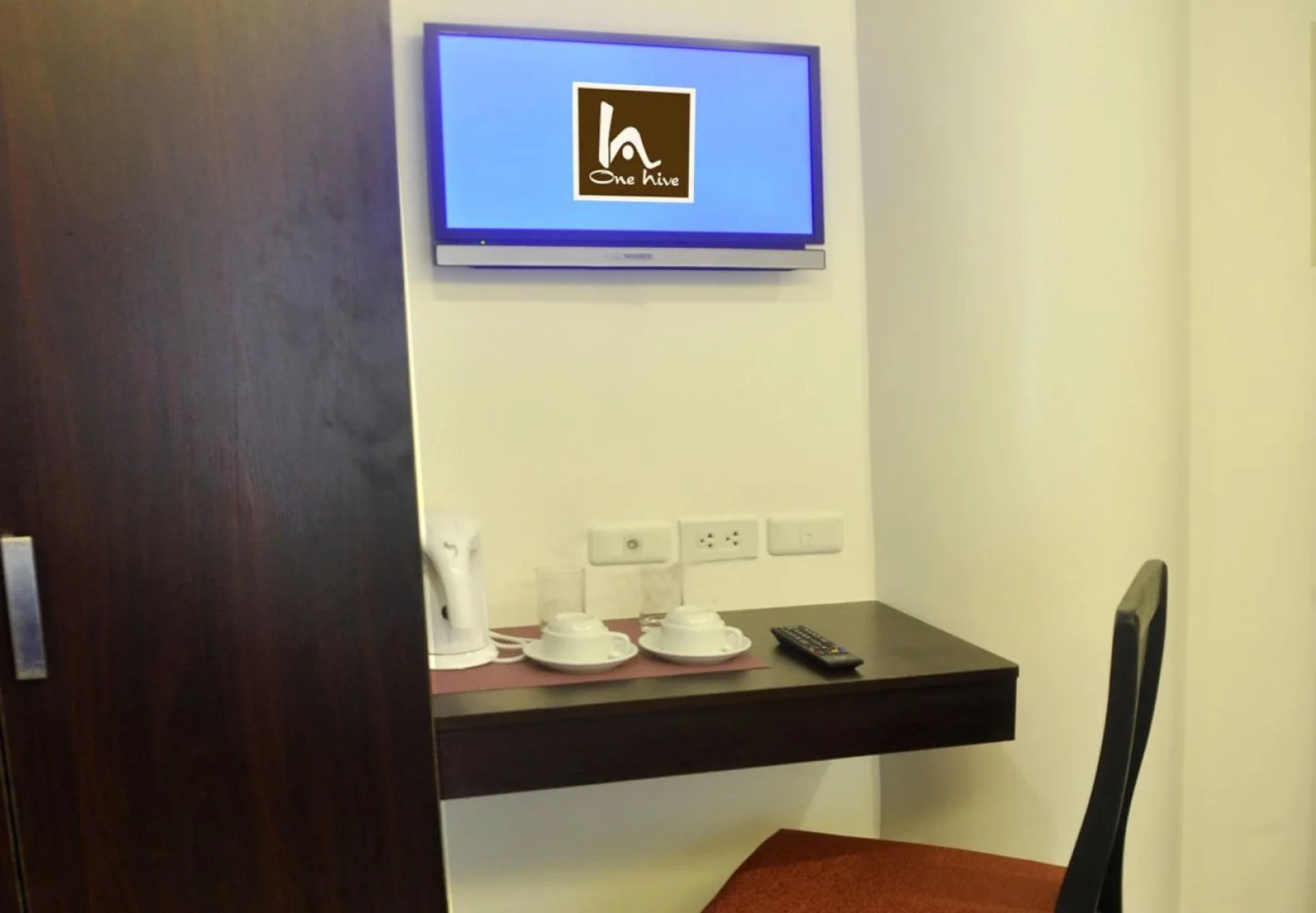 One Hive Hotel and Suites