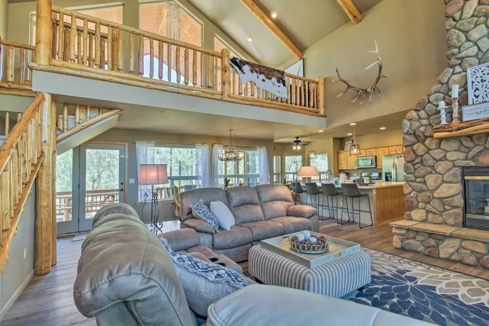 Deck, Grill & Fire Pit: Spacious Show Low Hideaway