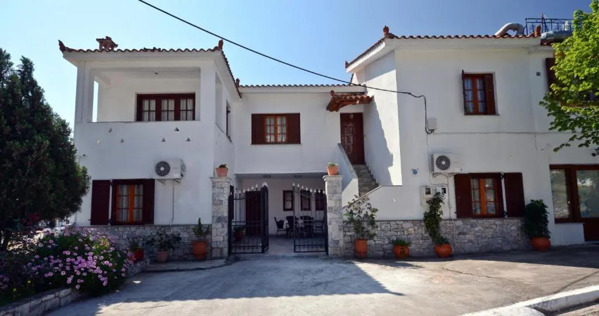 Oasis Deluxe Apartments