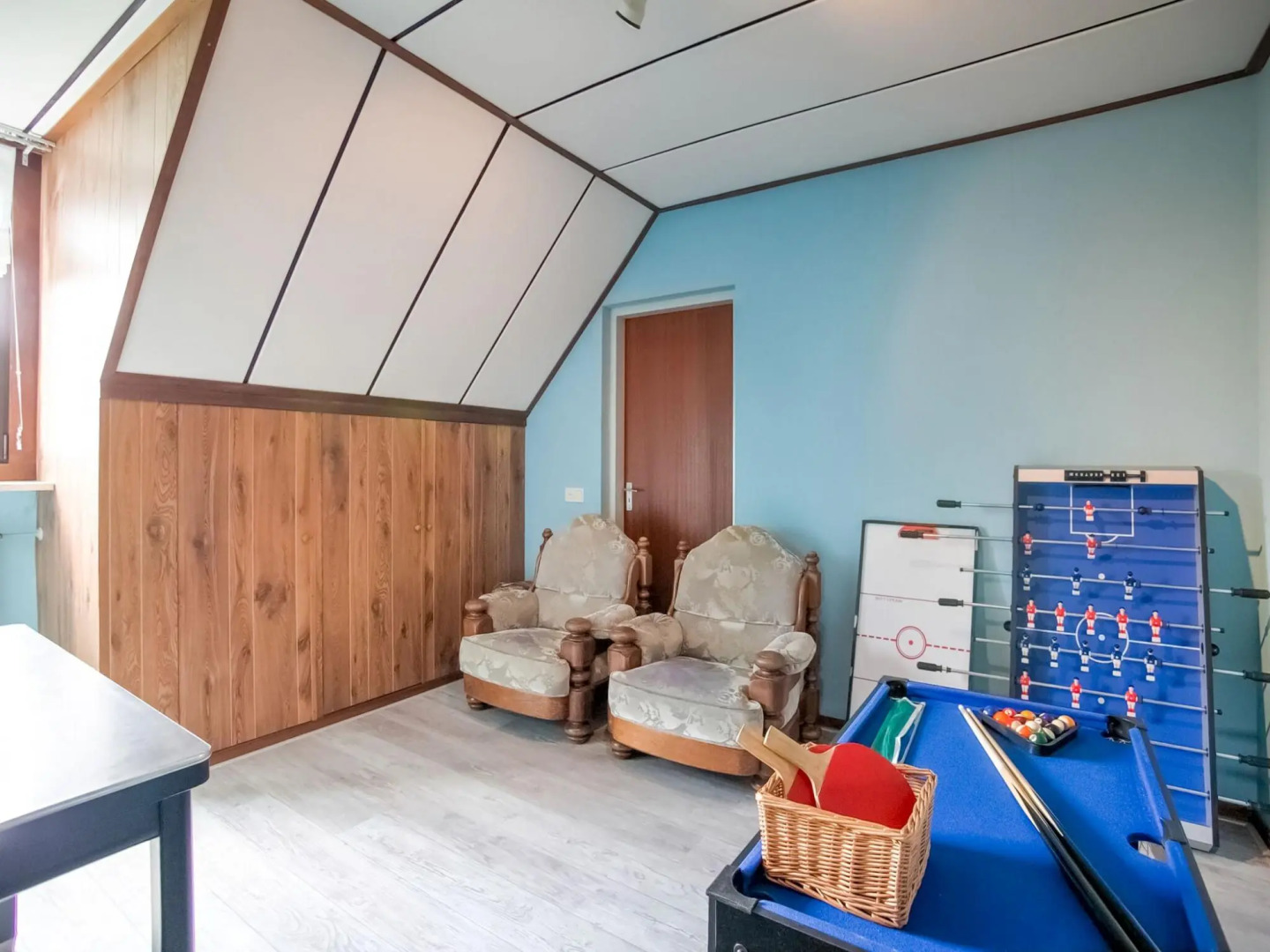 Spacious Holiday Home close to the Efteling in Nieuwkuijk with Terrace