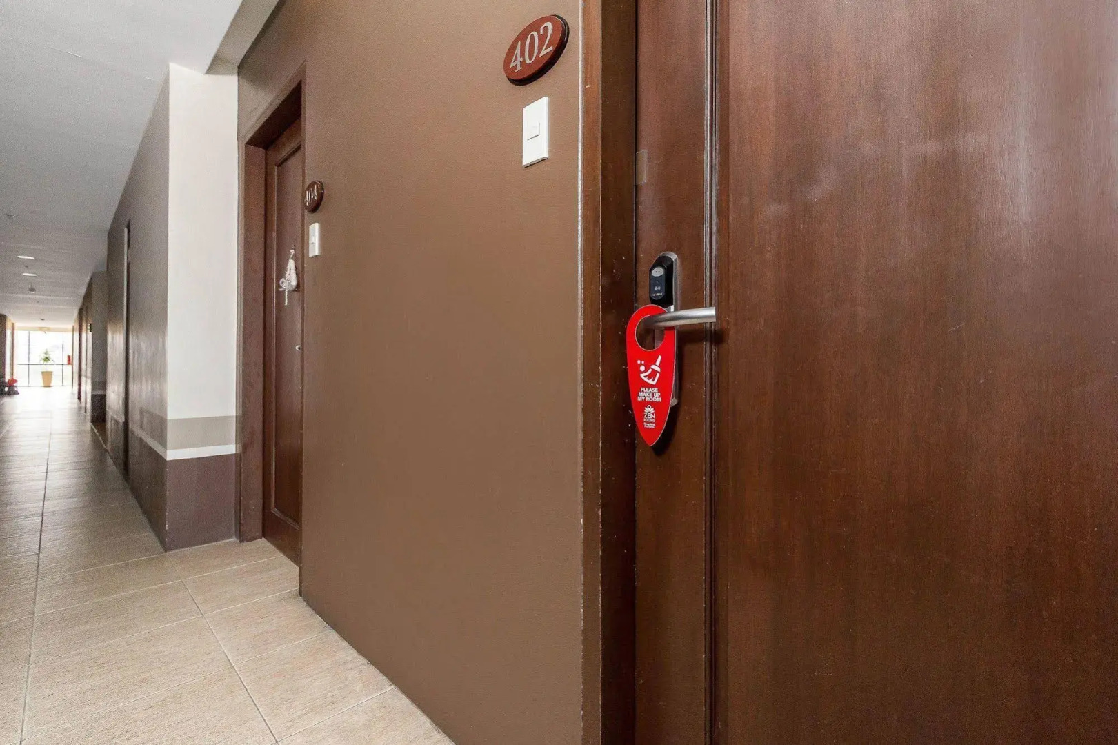 ZEN Rooms Cortes Street