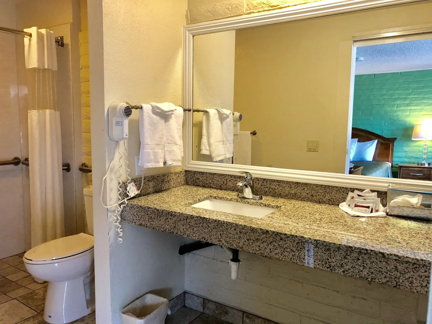 Hitching Post Studios Inn