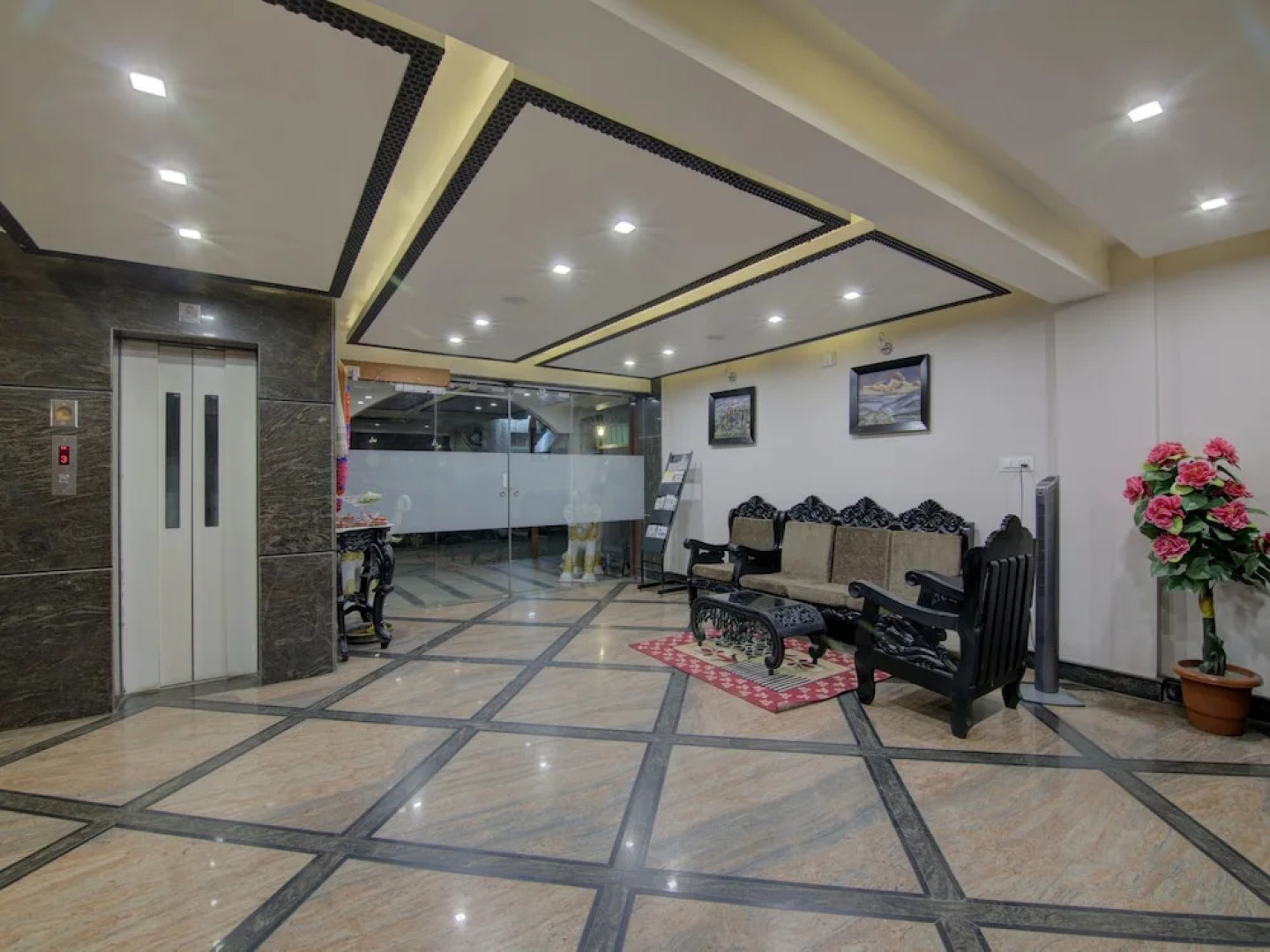 OYO 13599 Hotel Venkatesh Regency