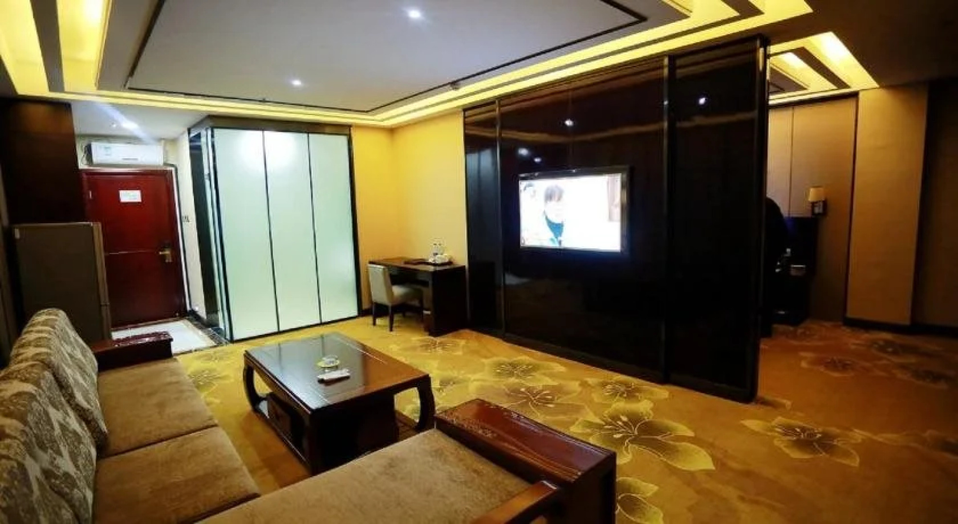 Jiayuguan Jingdu Holiday Hotel